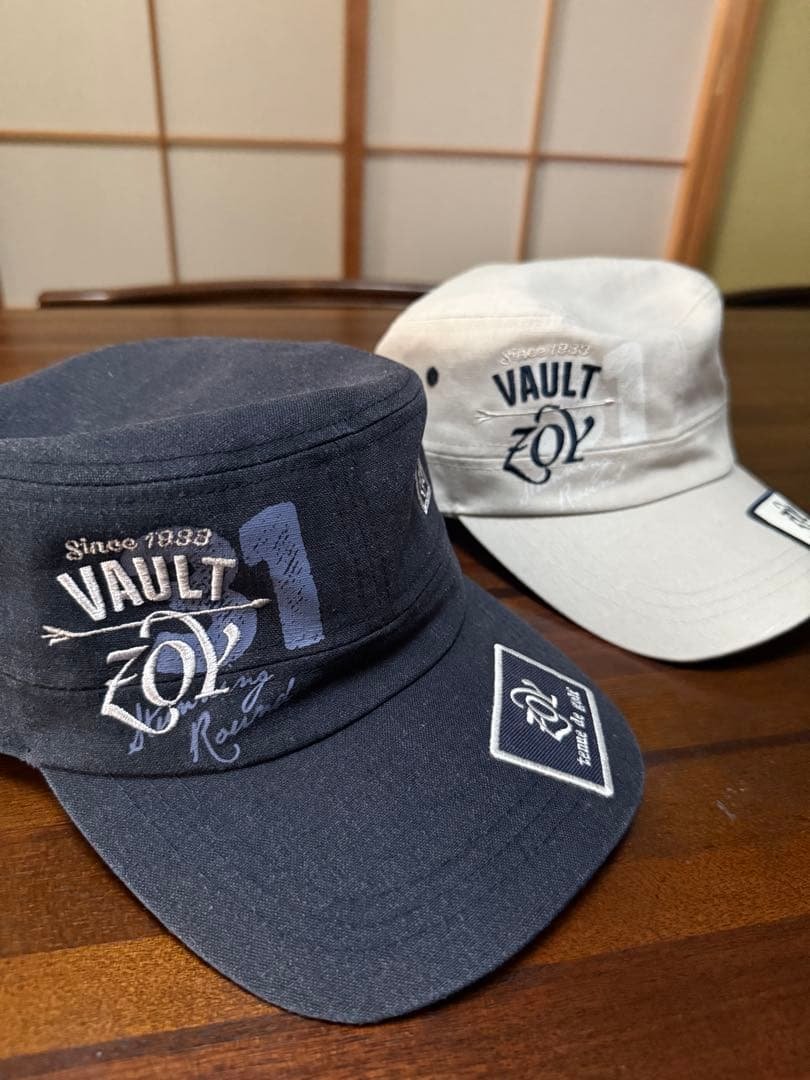 ゾーイZOYデザイン帽子紺色と白っぽいグレー二つセット【値下げ】しました。