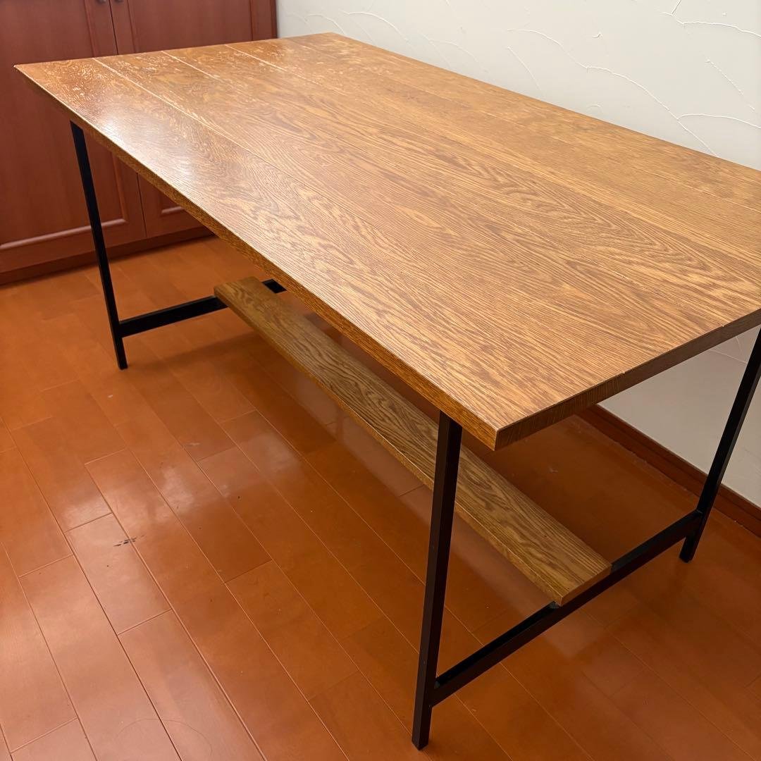 Standard Trade(スタンダードトレード)：ミーティングテーブル