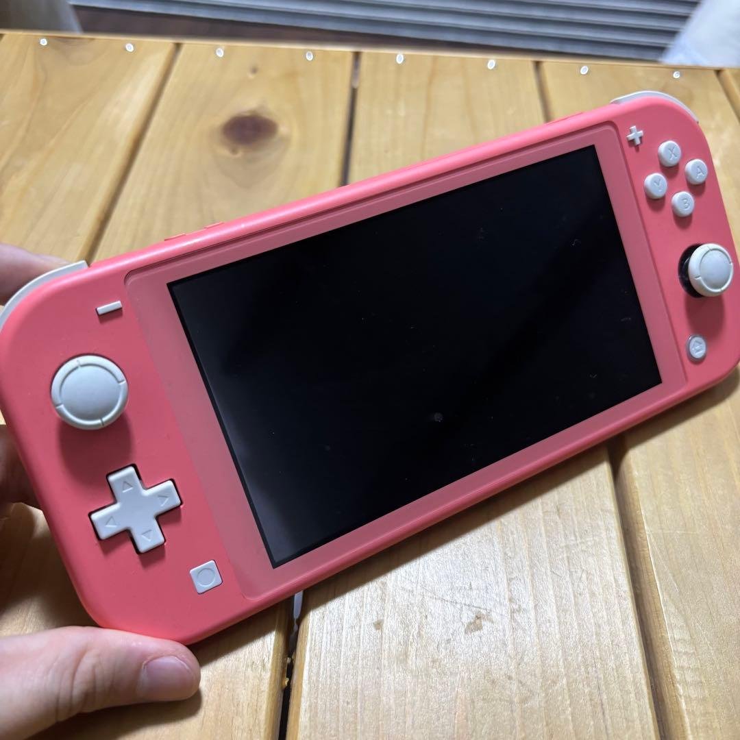 Nintendo Switch Lite ピンク 充電器もあります