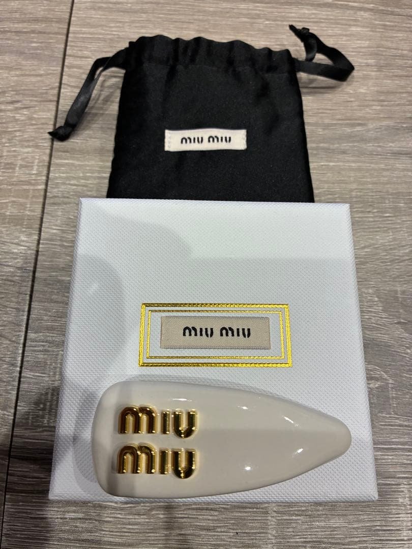 miu miu ホワイト ヘアピン