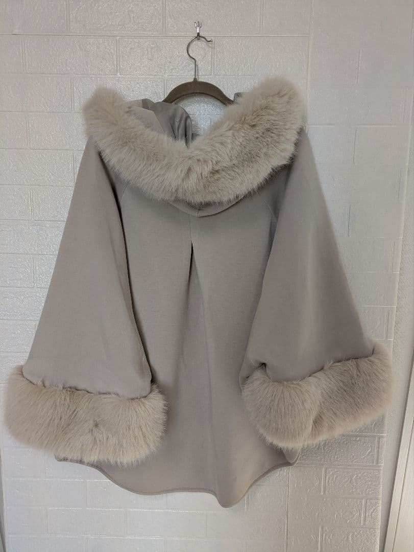 新品未使用 ヤマダヤスコットクラブ系列 fennel ファー付き フードポンチョ