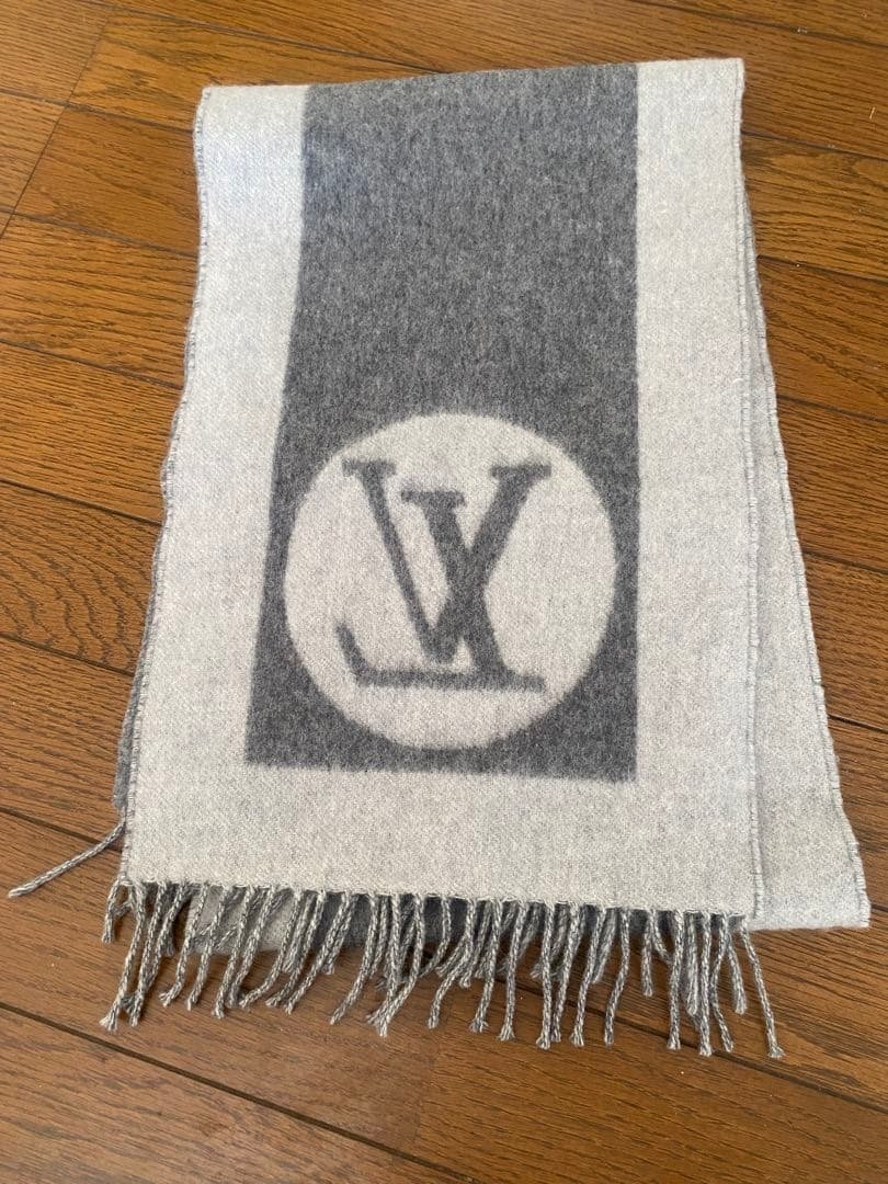 Louis Vuitton ロゴ入りマフラー